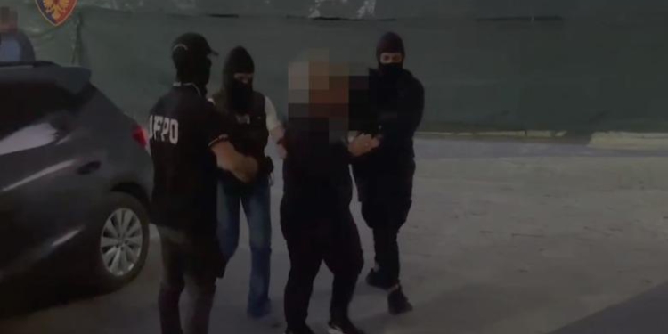 E dënuar në Itali për trafik droge dhe me dy emra, arrestohet 47-vjeçarja në Elbasan