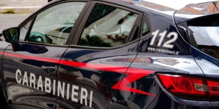 Në kërkim për trafik droge, shqiptari kapet në Itali me 20 mijë euro cash dhe 1 kg kokainë në makinë! I gjendet dhe një pistoletë e Luftës së Dytë Botërore 