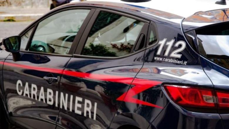 Në kërkim për trafik droge, shqiptari kapet në Itali me 20 mijë euro cash dhe 1 kg kokainë në makinë! I gjendet dhe një pistoletë e Luftës së Dytë Botërore 