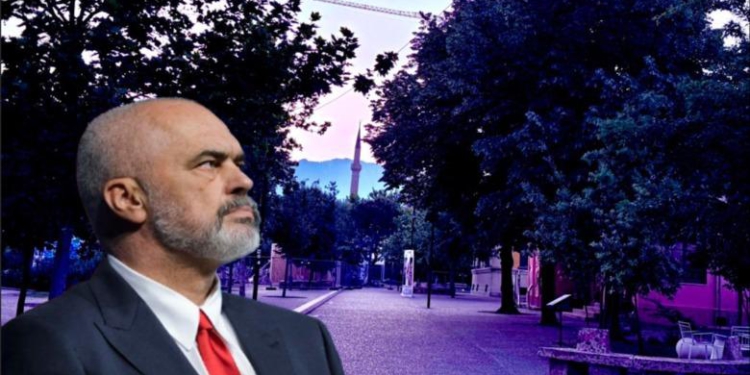 PS kryeson bindshëm, Rama poston foton “pikante”: Çfarë agimi ky sot!
