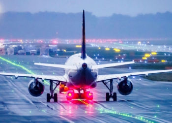 Gjobë për pasagjerët e linjave ajrore që ngrihen përpara se të ndalojë avioni!