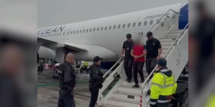 Në kërkim për kultivim kanabisi dhe dhunë në familje/ Dy shqiptarë ekstradohen nga Italia dhe Greqia