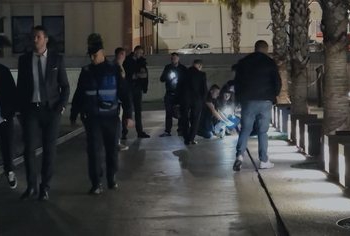 VIDEO / Gjendet eksploziv pranë “Velierës” në Durrës, në afërsi të banesës së Vangjush Dakos