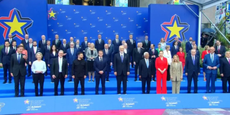 “Samiti, simbol i fuqishëm i afërsisë së rajonit me BE”/ Von der Leyen publikon fotot nga Tirana: Shiu i rrëmbyeshëm nuk e zbehu morali