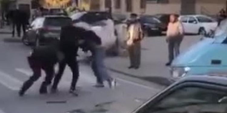 U plagos nga bashkëmoshatari me thikë, flet 15-vjeçari: Babai i tij e mësonte që të na godiste