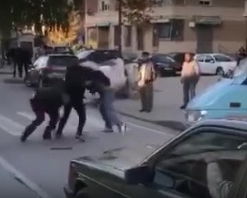 U plagos nga bashkëmoshatari me thikë, flet 15-vjeçari: Babai i tij e mësonte që të na godiste