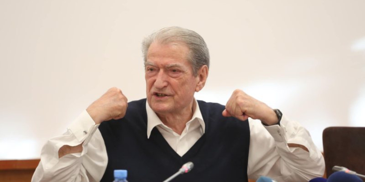 “Ky s’largohet edhe kur humb se ka hall të madh”, Mërtiri:Berisha si faraon, po merr PD-në me vete në varrin politik