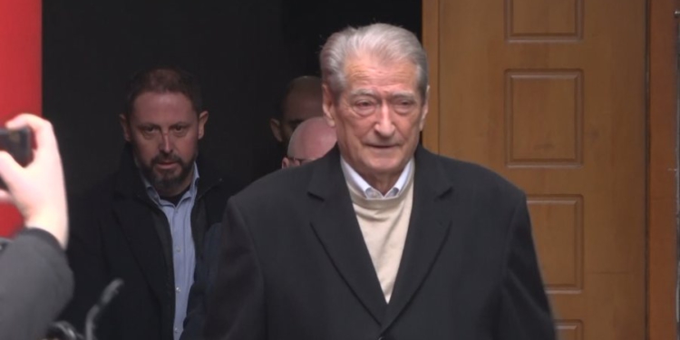 Vijon “cirku” me dosjen “Partizani”, GJKKO shtyn sërish seancën për Berishën, por e gjobit me 10 mijë lekë