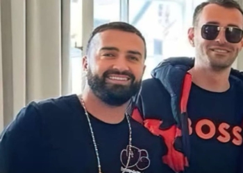 U arrestua për vrasjen në Vlorë, Eris Mehmetaj djali i “kokës” së fushatës së Berishës në njësinë nr. 2 në Tiranë! Lidhja me Roan Brahimin dhe jeta luksoze në Dubai