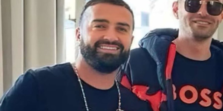 U arrestua për vrasjen në Vlorë, Eris Mehmetaj djali i “kokës” së fushatës së Berishës në njësinë nr. 2 në Tiranë! Lidhja me Roan Brahimin dhe jeta luksoze në Dubai
