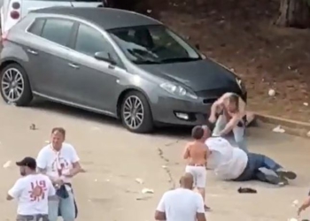 VIDEO / Tmerr në Bari, tifozi rrihet barbarisht para syve të të birit