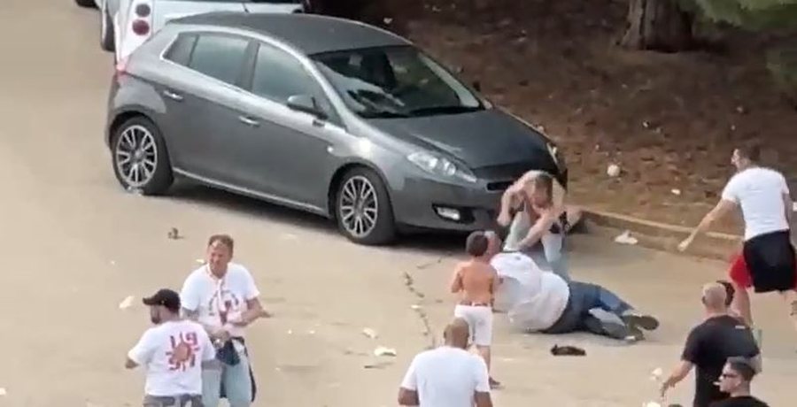 VIDEO / Tmerr në Bari, tifozi rrihet barbarisht para syve të të birit