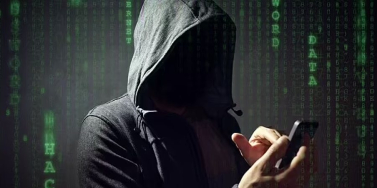 “Përshëndetje nënë!”/ Zbulohet skema e re e mashtrimit në WhatsApp, janë vjedhur më shumë se 500 mijë euro