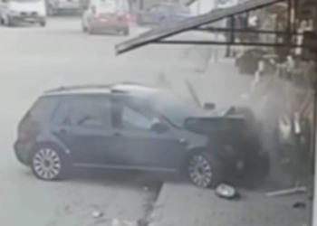 “Fluturoi” në ajër policin teksa drejtonte mjetin i dehur, arrestohet 27-vjeçari në Dibër