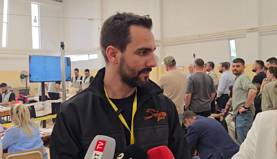 “Do u bëj të mallkoni veten”, revolta e Adriatik Lapajt pasi siguroi vetëm 1 mandat