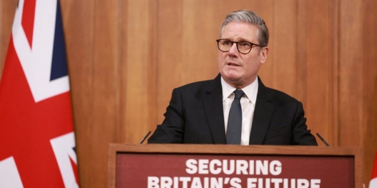 Starmer merr masa për ndalimin e kthimit të shqiptarëve të dëbuar në Britani