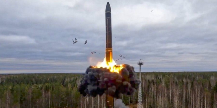 Paralajmëron Ukraina: Rusia do të testojë një raketë balistike ndërkontinentale