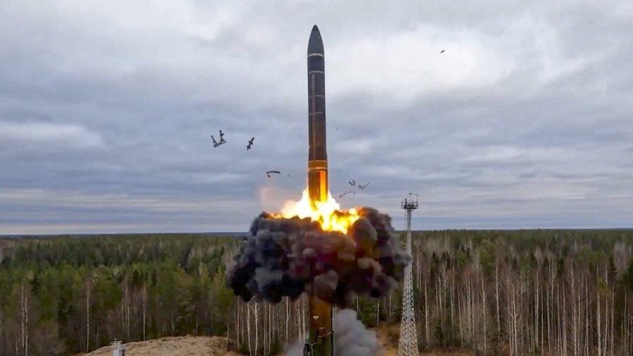 Paralajmëron Ukraina: Rusia do të testojë një raketë balistike ndërkontinentale