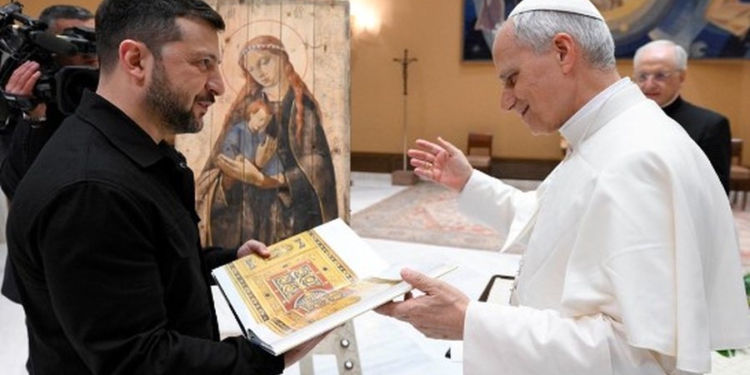 Papa i ri pret Zelenskyn: Pse s’vini në Vatikan për bisedimet me Rusinë?!