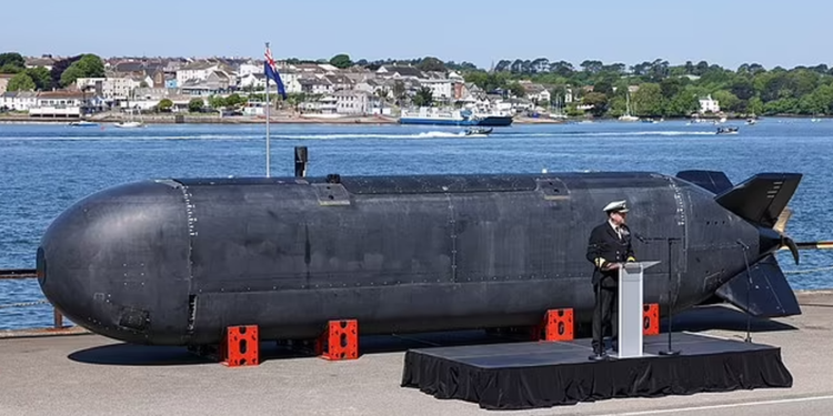 Britania hedh në Detin e Veriut nëndetësen pa pilot për të ndalur “flotën hije” të Rusisë