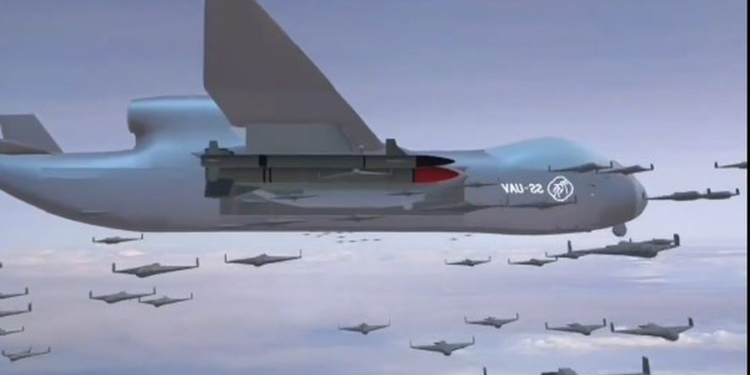 VIDEO | Avioni kinez që sfidon Amerikën në qiell, lëshon breshëri dronësh kamikazë