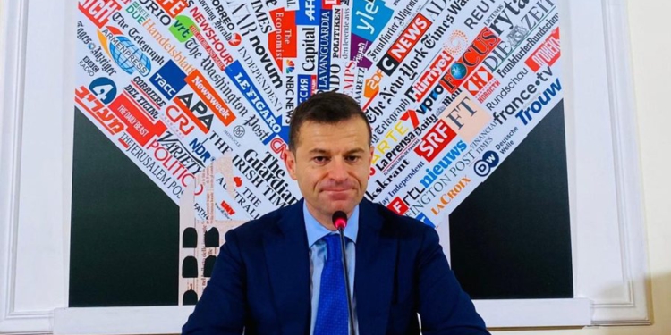 Arrestohet në flagrancë Kryebashkiaku, u kap teksa po fuste paratë në xhep