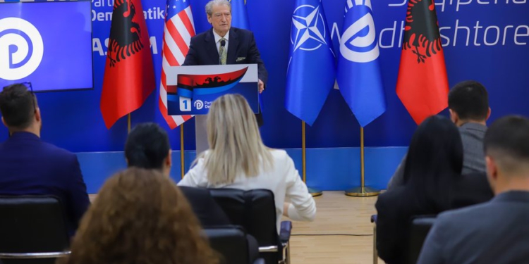 “Krimi futi në parlament 28 deputetë”, Berisha: Ndërkombëtarët i shpallën të vdekura zgjedhjet 10 ditë para zhvillimit