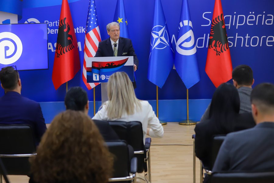 “Krimi futi në parlament 28 deputetë”, Berisha: Ndërkombëtarët i shpallën të vdekura zgjedhjet 10 ditë para zhvillimit