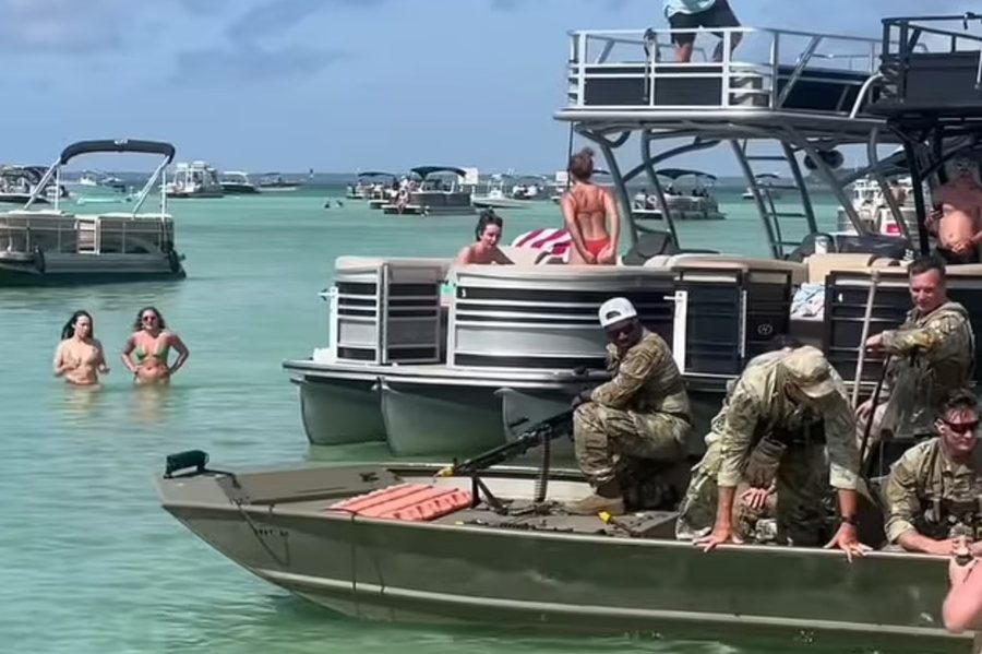 Skandal në Florida, ushtarët e forcave amerikane qëllojnë me armë në një plazh të mbushur me njerëz (Video)