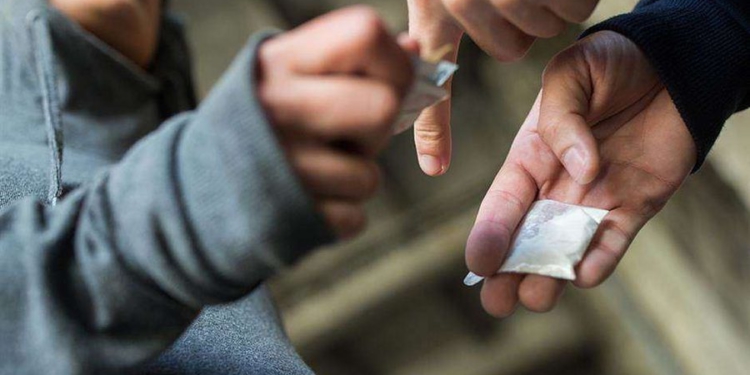 Avokati i Popullit ngre alarmin në Maqedoninë e Veriut: Fëmijë nën moshën 6 vjeç përdorin drogë