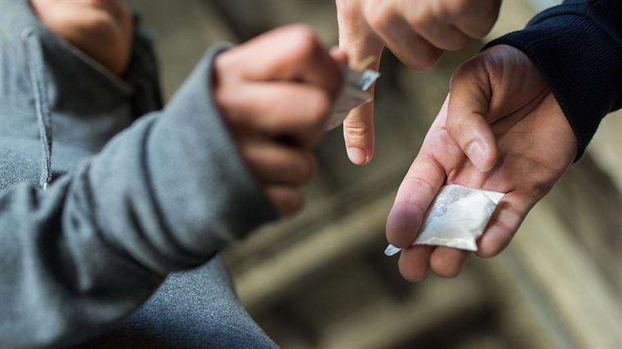 Avokati i Popullit ngre alarmin në Maqedoninë e Veriut: Fëmijë nën moshën 6 vjeç përdorin drogë