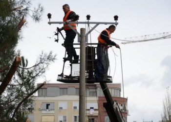 Ranë në kontakt me rrymën, vdes një elektricist, plagosen dy të tjerë në Rrëshen