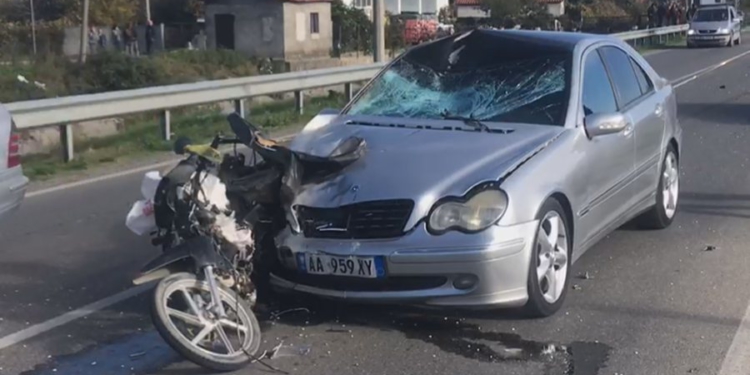 Aksident Himarë-Borsh, humb jetën një grua që ndodhej në motor me austriakun