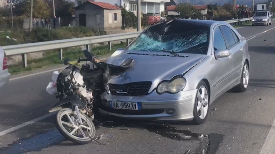 Aksident Himarë-Borsh, humb jetën një grua që ndodhej në motor me austriakun
