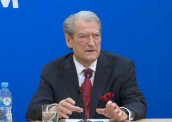 Konferenca e fundit si kryetar opozite? Berisha i jep përgjigjen e prerë gazetarit