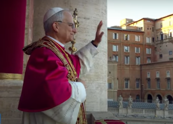 Do të quhet Leoni i XIV/ Papa i ri përshëndet besimtarët nga ballkoni i Lozhës së Bekimeve në Bazilikën e Shën Pjetrit