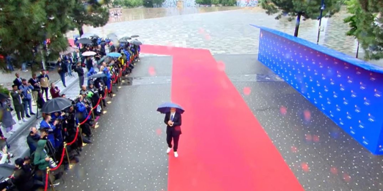 LIVE! Rama nis takimet dypalëshe, pret kreun e NATO-s dhe liderët europianë