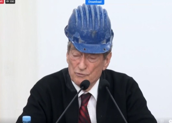 Nuk është Photoshop! Berisha mban fjalim në Bulqizë me helmetë minatorësh në kokë!