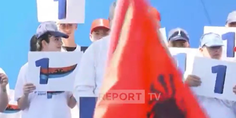 VIDEO / “Janë larguar 1 milionë lekë të rinj”, PD mendjen tek paraja, gafa në mitingun e Belshit