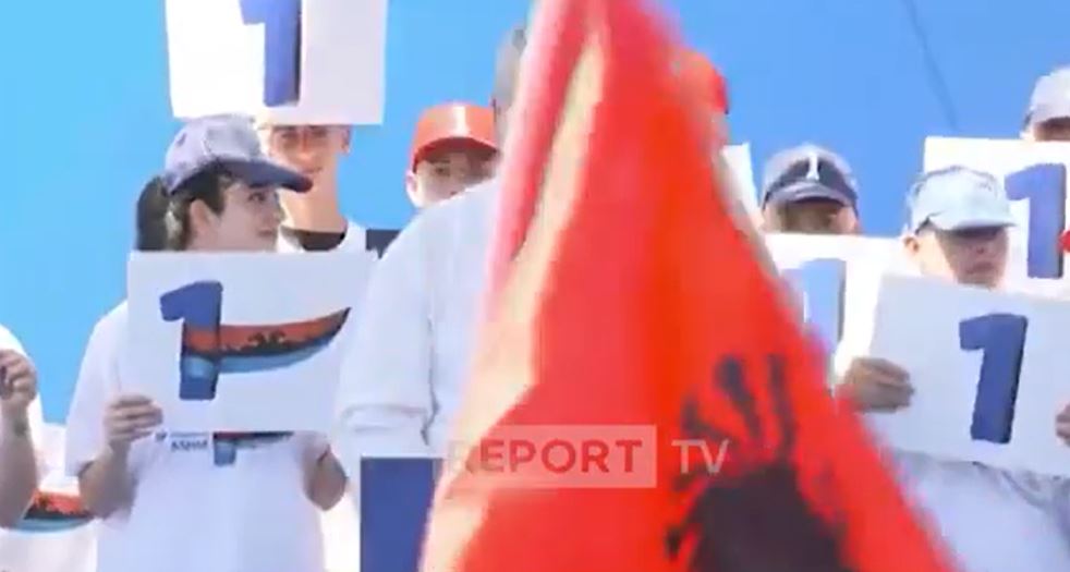 VIDEO / “Janë larguar 1 milionë lekë të rinj”, PD mendjen tek paraja, gafa në mitingun e Belshit