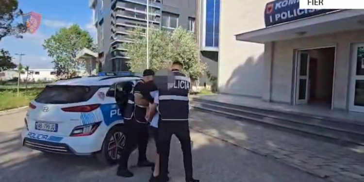 Tentoi të vrasë me sëpatë një person në Fier, pastaj u nis drejt Greqisë, arrestohet nga policia 40-vjeçari 