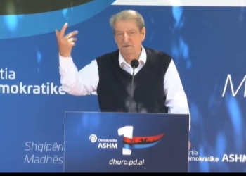 VIDEOLAJM/ Berisha tjetër gafë nga Gramshi: Popullsia ka rënë nga 50 mijë në 60 mijë