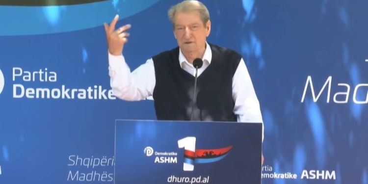 VIDEOLAJM/ Berisha tjetër gafë nga Gramshi: Popullsia ka rënë nga 50 mijë në 60 mijë