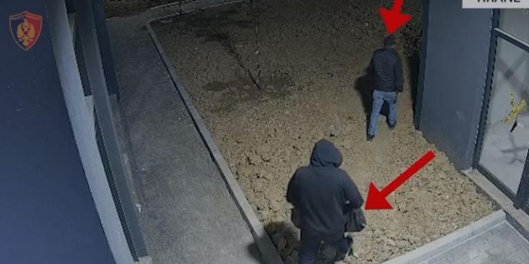 Po vidhnin në një pallat në Tiranë, policia arreston në flagrancë dy “skifterët“