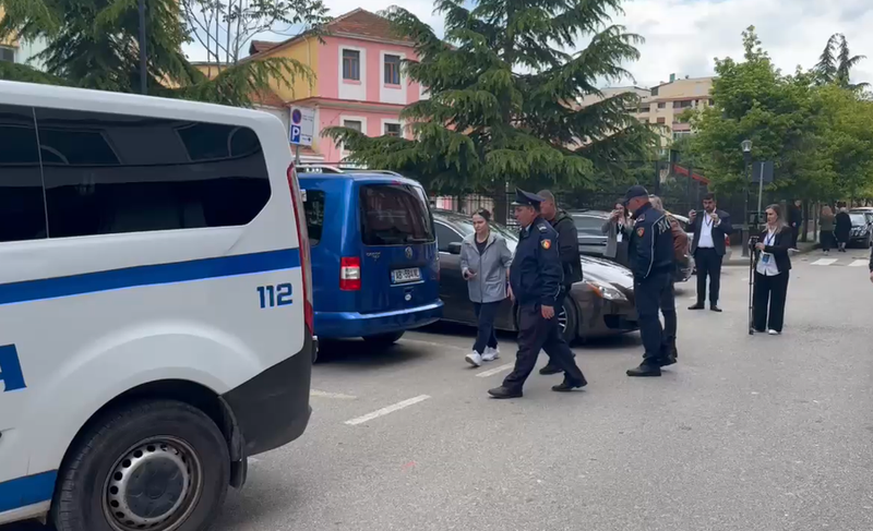 Eksponenti i PD në Pogradec u arrestua, nipërit e tij dhunojnë gruan dhe djalin e komisionerit të PS