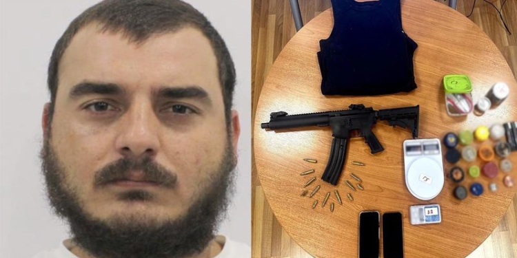 Armë, antiplumb e targa false në banesë, arrestohet 32-vjeçari shqiptar në Greqi