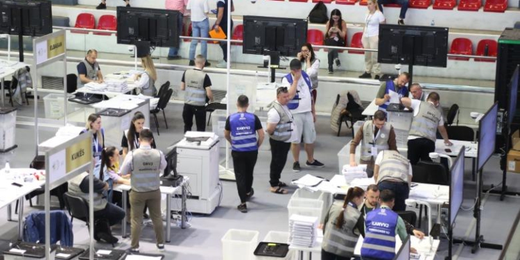 Votimi nga jashtë/ Mbyllet numërimi për partitë në 6 qarqe, priten 5 të tjera