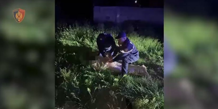 Me makinë e armën në brez, 19 vjeçari nuk i ‘shpëton’ dot policisë
