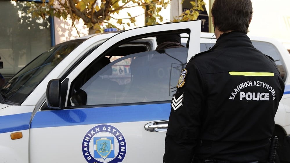 Shqiptari plagos me thikë oficerin e policisë në Greqi, i zuri pritë poshtë shtëpisë dhe…