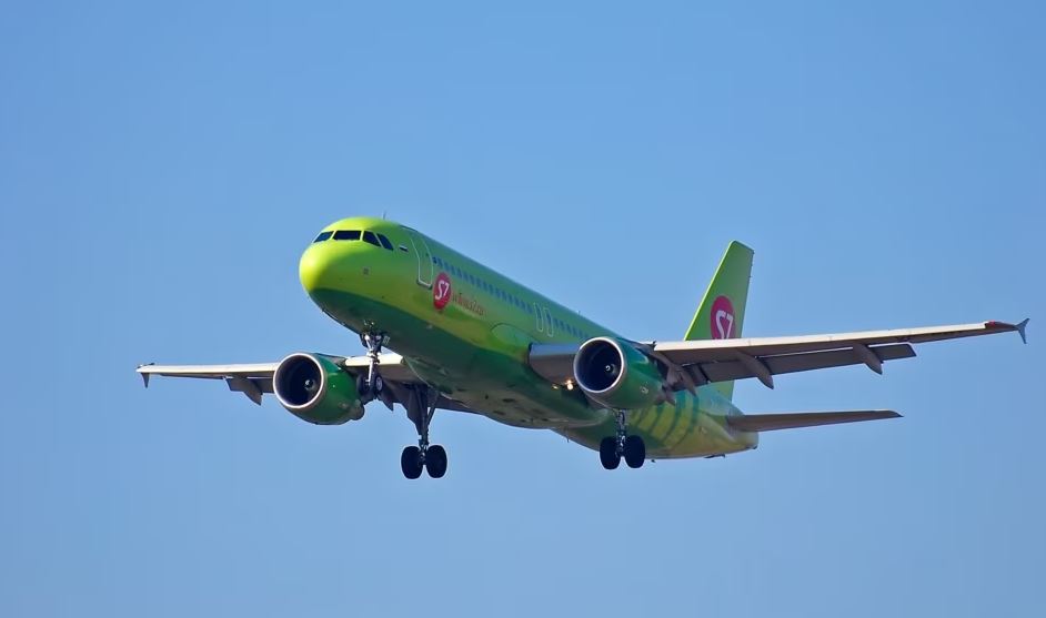 Firma e sanksionuar serbe eksportoi pjesë avionësh në Rusi, përfshirë edhe nga SHBA-ja